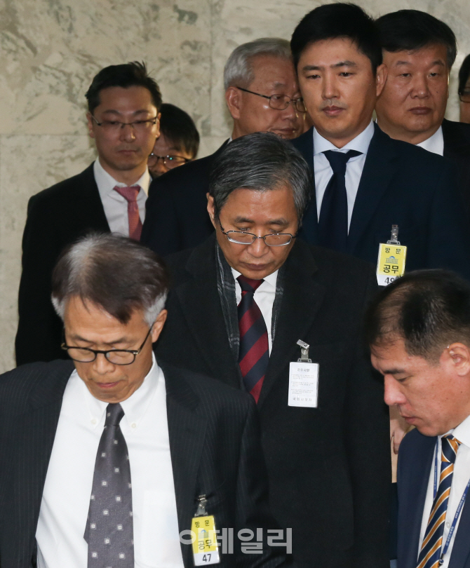 [포토]'국조특위', 청문회장에 등장하는 정현식-조원동-고영태 증인들