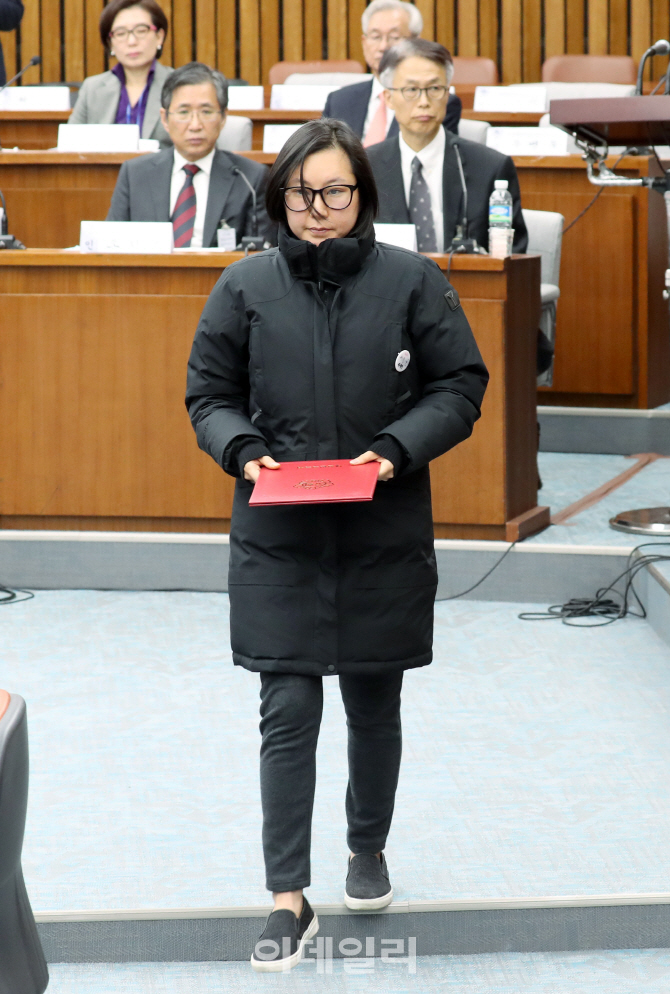 [포토]선서문 제출하는 장시호