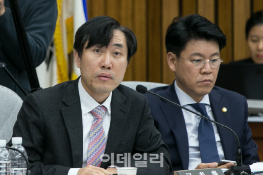 "손석희 JTBC 사장, 증인으로 부르자"..하태경 제안에 일부 `제동`