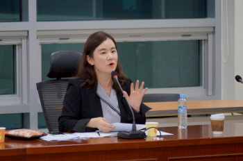 與 신보라 “수천통 전화·문자 받았다…9일 탄핵 찬성”