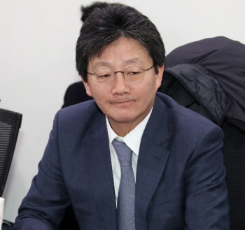 유승민 “朴탄핵, 정의로운 공화국의 씨앗 되길”