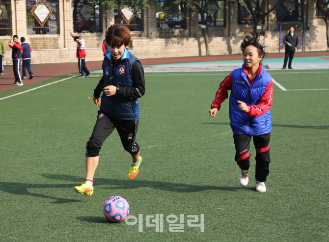 현대제철, 중국 유소녀 축구 기술 향상 위해 나서