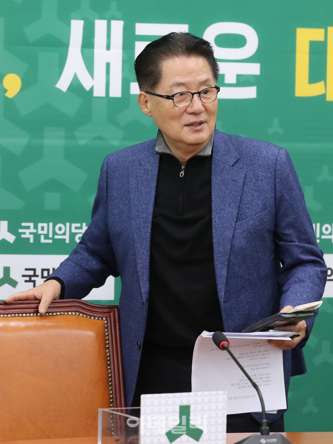 [포토]기자회견 갖는 박지원 원내대표