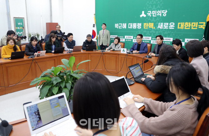 [포토]박지원 원내대표, 기자간담회