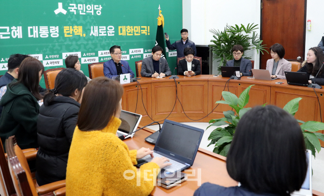 [포토]기자간담회 갖는 박지원 원내대표