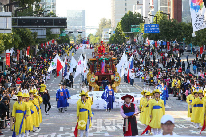 [동네방네]서초구 10대 뉴스 1위 '서리풀페스티벌'..262억 창출효과