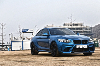 BMW M2 쿠페 시승기 - 드라이빙의 즐거움을 말하는 M의 적통자