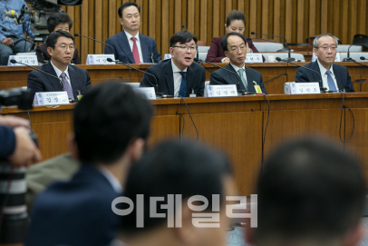 “나는 시술 안 했다”..朴 ‘피멍’ 자국 유령진료 논란(종합)