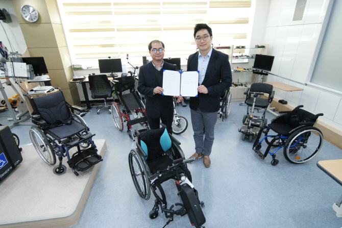 삼성전자, 장애인 30명에 전동휠체어 등 이동보조기기 지원