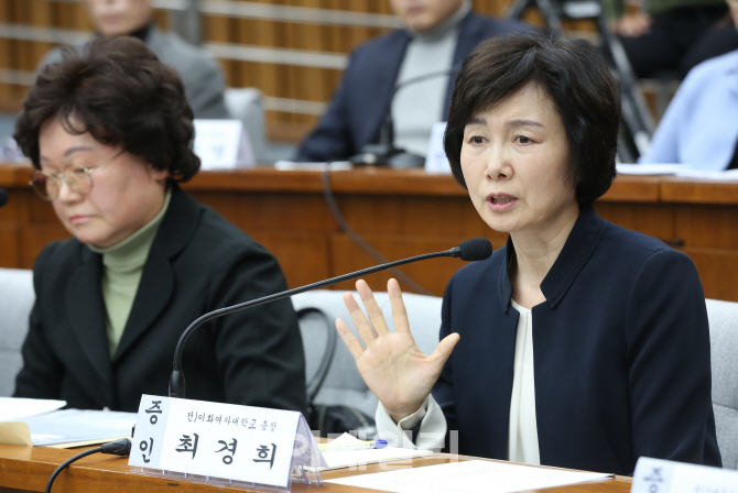[포토] 관련 의혹에 대해 부인하는 최경희 전 이화여대 총장