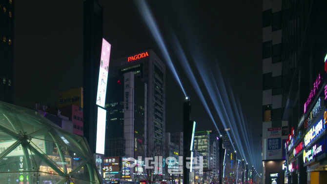 강남역 세계적 '빛의 거리'로 大변신