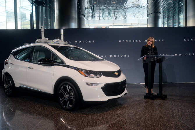 바라 GM CEO “전기차 자율주행 시험 늘릴 것”