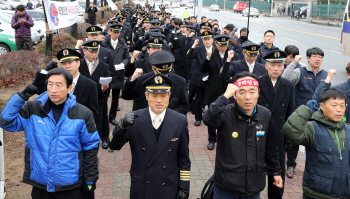 대한항공 조종사 노조 파업 첫날, 국제선 4편·국내선 18편 결항