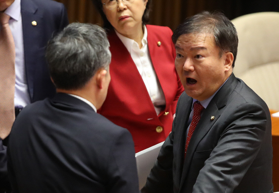  서울 역전세난 조짐, 표창원 의원 "탄핵반대 의원 공개 계속" 外