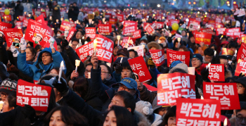 성탄 전야 55만 촛불, 청와대 포위 행진 시작