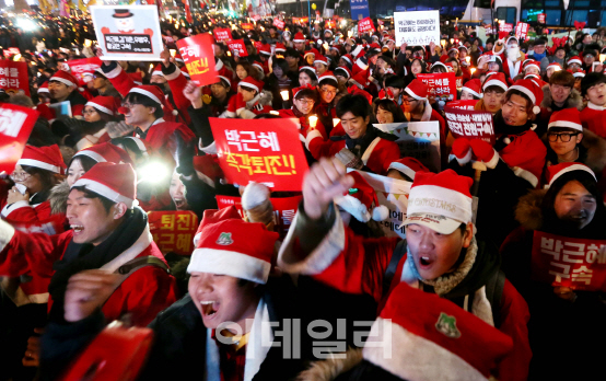 성탄전야 전국 70만 촛불 …'즉각퇴진' '조기탄핵' 함성(종합)