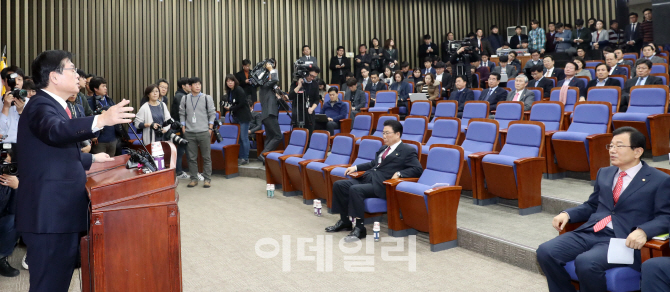 [포토]'발언하는 정우택 원내대표!'