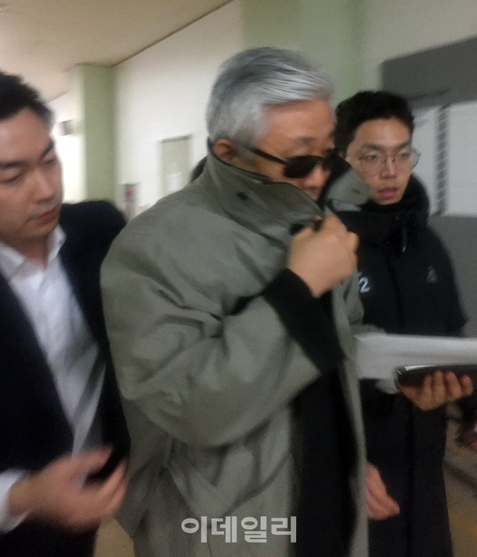 [포토]특검 소환된 최순실 이복오빠 최재석씨