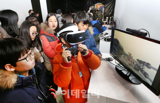 [포토] 스타워즈 로그원 특별전 -X- Wing VR 실감나는 전투