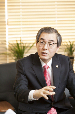 정재찬 "'공정위 역할 강화' 요구에 관심 가져야"