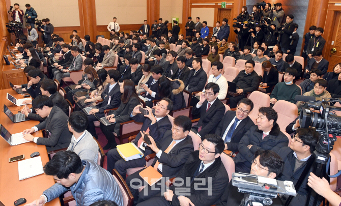[포토]박근혜 대통령 탄핵심판 첫 변론기일, '붐비는 대법정'