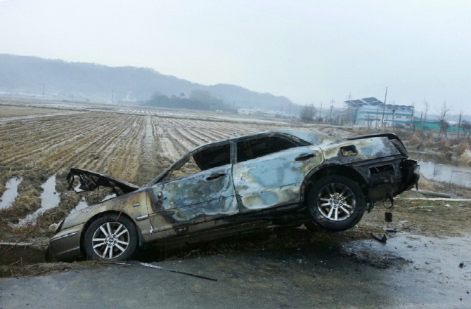 [포토] 불에 탄 차량서 50대 여성 시신 발견