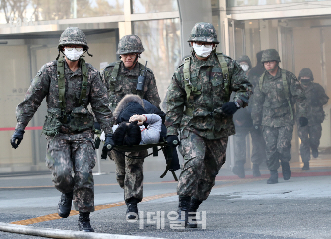 [포토]'실제상황 아닙니다'