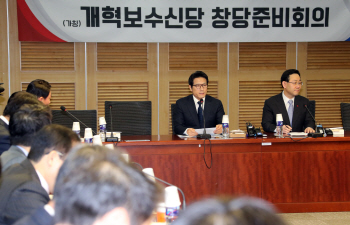 ‘18세 선거권’ 번복한 개혁보수신당, 정책결정 우왕좌왕 왜?