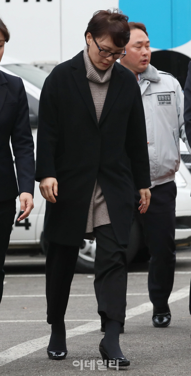 [포토]고개숙인 윤전추 전 청와대 행정관