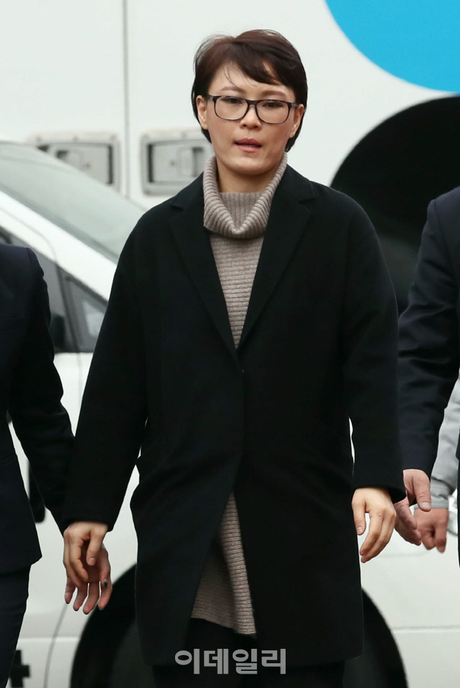 [포토]박근혜 대통령 탄핵심판 2차 변론기일, '윤전추 전 청와대 행정관 증인 출석'