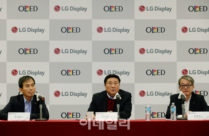 한상범 LGD부회장 "자발광 아닌 QLED, 올레드와 비교 불가"