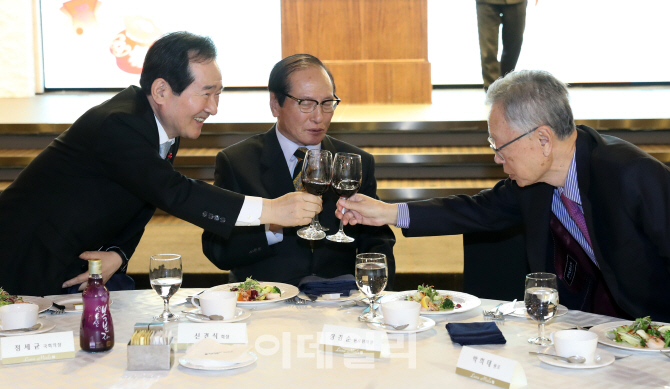 [포토]건배하는 정세균-박희태