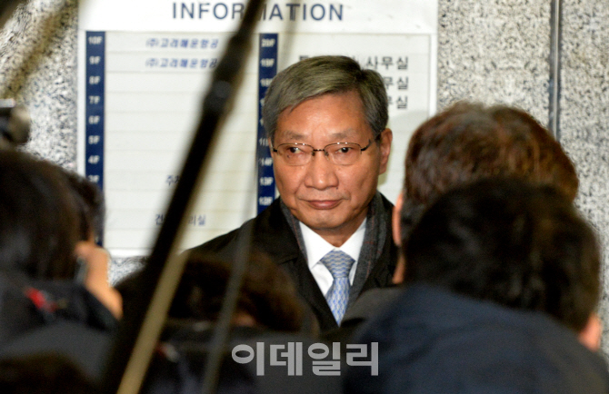[포토]장충기 삼성 사장 소환, '특검 조사실로'