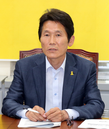 윤소하 "세월호 1000일… 진실은 떠오르고 박근혜는 내려와라"