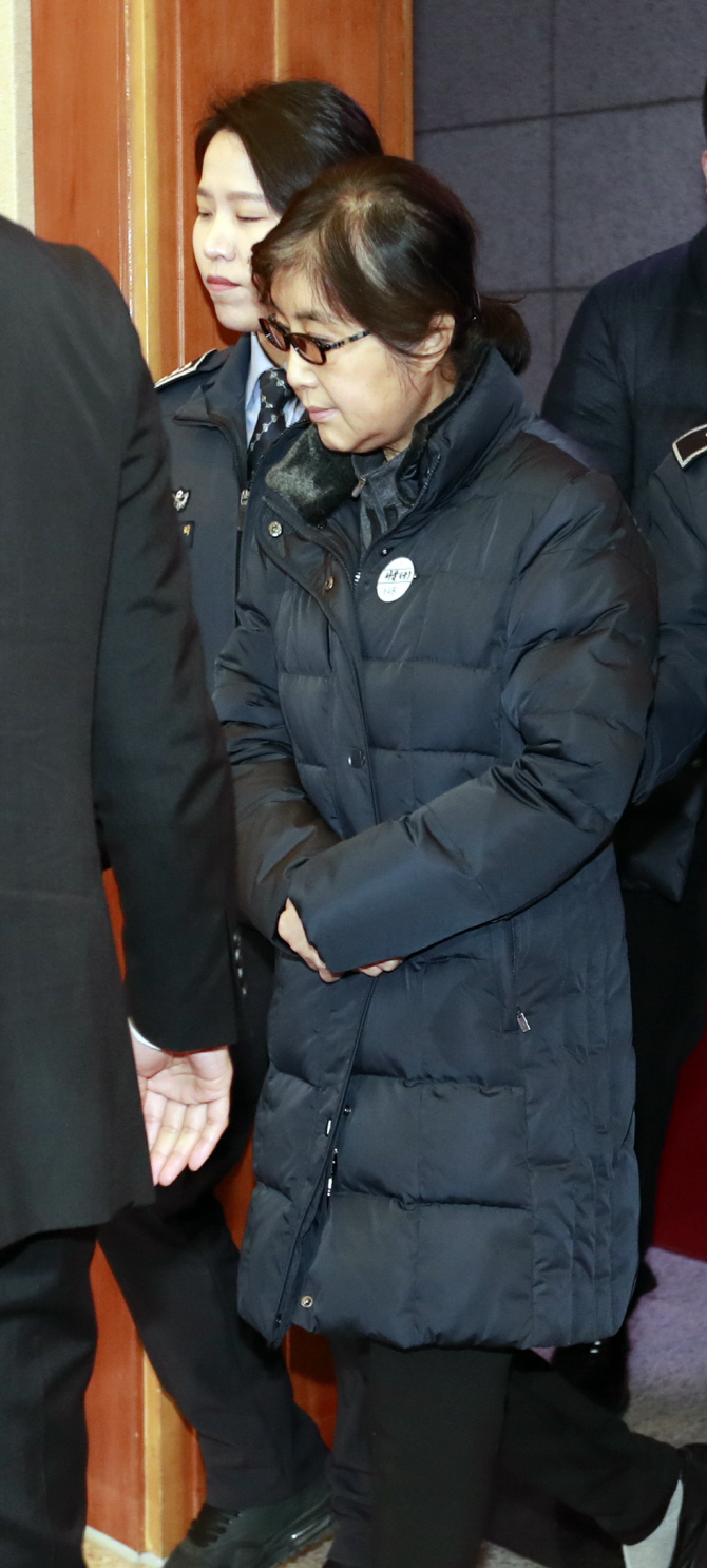 최순실 "대통령한테 의상비 받았다"