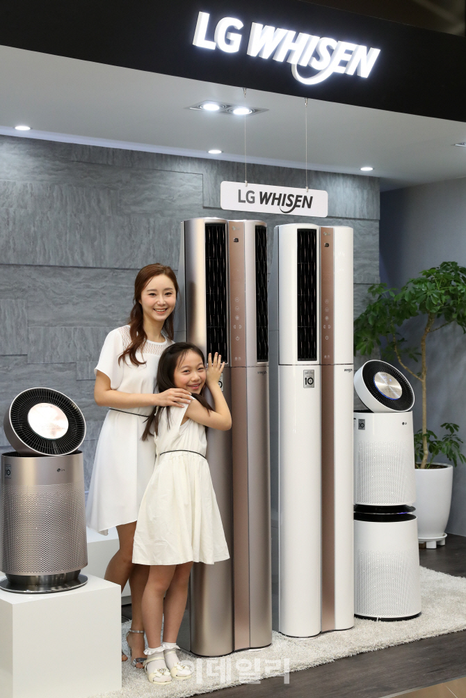 [포토]인공지능 품은 'LG 휘센 듀얼 에어컨' 출시