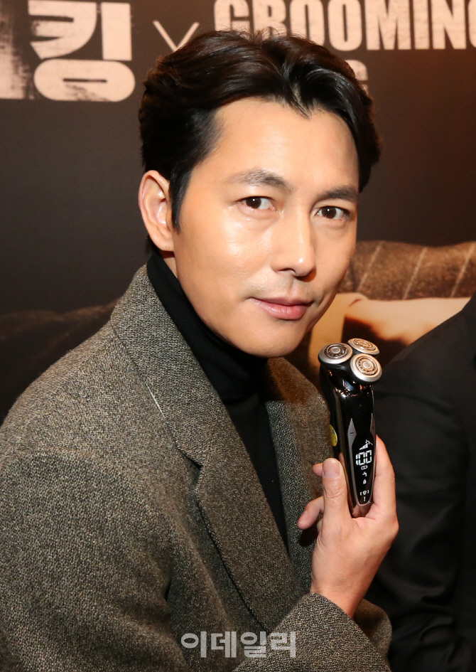 [포토]정우성, '날렵한 턱선 유지하세요!'