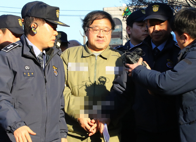 안종범 "朴, 미르재단 모금 전경련 주도 지시"