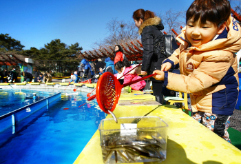 '빙어잡고, 썰매타고' 서울랜드 설날 이벤트