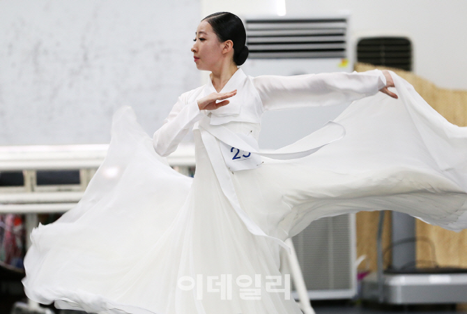 [포토]상명대, 2017 정시모집 무용예술학과(한국무용) 실기고사 실시-2