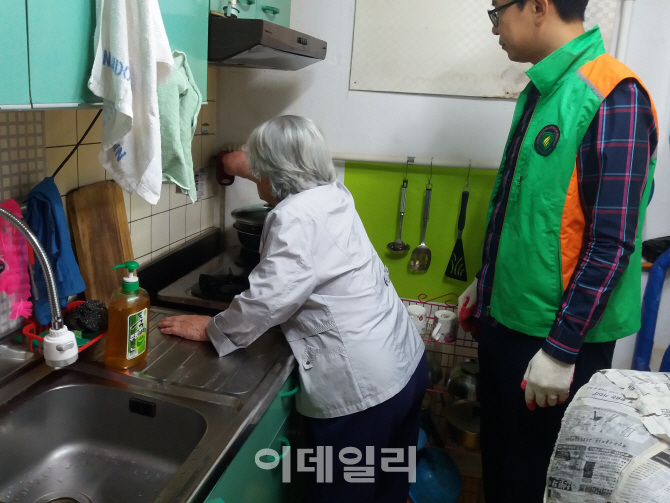 서울시, 독거노인 등 취약계층 가구 안전점검