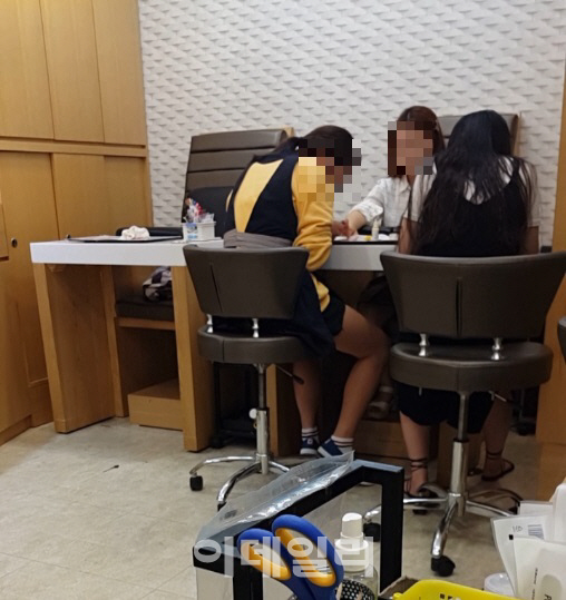 유명 백화점·대형마트 네일전문미용업소 불법영업