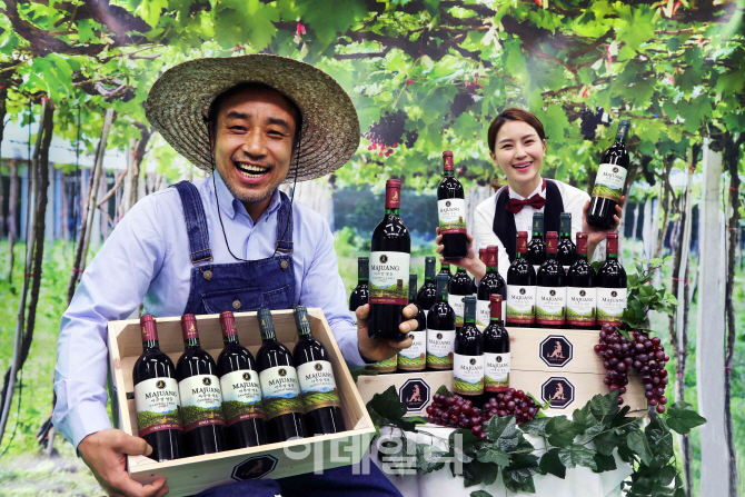 [포토] 롯데주류, 국내 최초 농가 상생 와인 '마주앙 영천·영동'출시