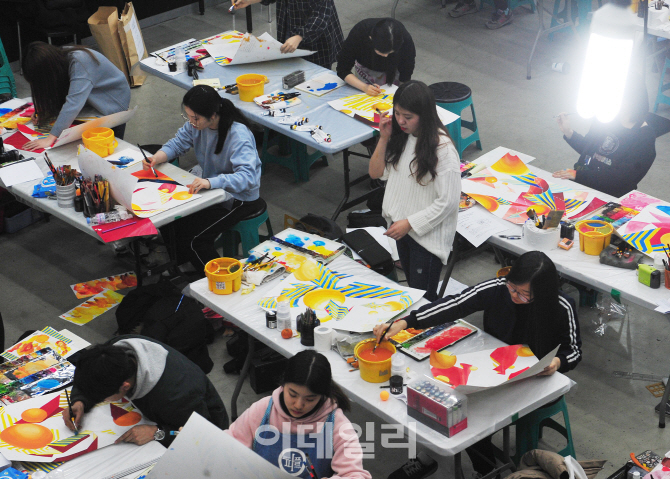 [포토] 실기고사 보는 수험생들...건국대 2017 정시모집 실기고사