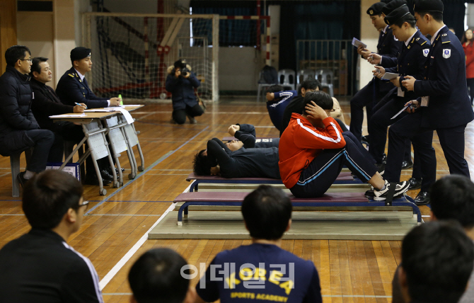 [포토] 상명대 2017 정시 실기전형 국가안보학과 면접 및 체력검정 실시