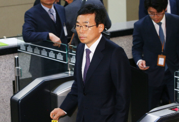 전경련 부회장 “안종범, 검찰조사 전날도 허위진술 요구"