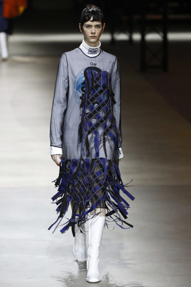 '겐조' 컬렉션, 시스루 스커트 '눈길'                                                                                                                                           