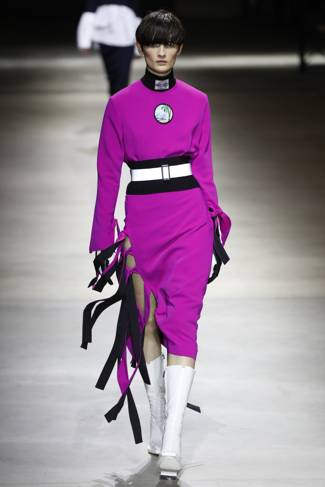 '겐조' 컬렉션, 핫핑크 드레스                                                                                                                                                            