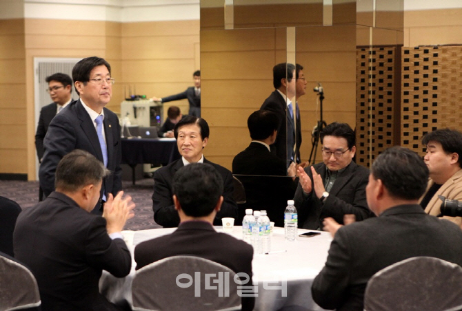 반기문 팬클럽 첫 창립대회 개최..강길부 바른정당 의원 참석