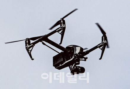 DJI 독주 속 몰락하는 드론업체들.."산업용 드론만이 해답"